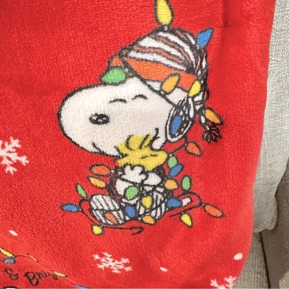 Peanuts Snoopy Woodstock Christmas Throw Blanket Fleece in red 70 x 60. - Picture 5 of 7